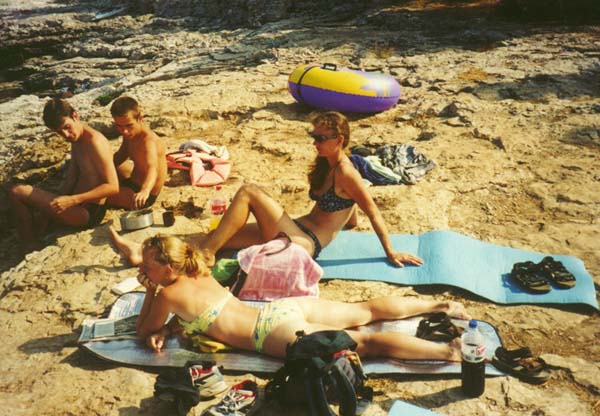 36_romca_zandula_buci_na_plazi